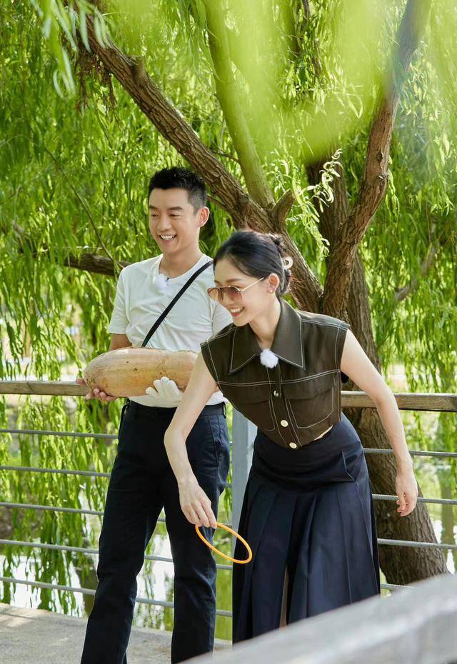 为家变身综艺劳模,郑恺胡渣变身沧桑大叔,网友惊呼:快认不出了_苗苗