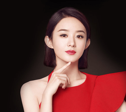 赵丽颖34岁庆生照曝光,一身复古造型画风可爱,歪头浅笑甜美依旧_生日