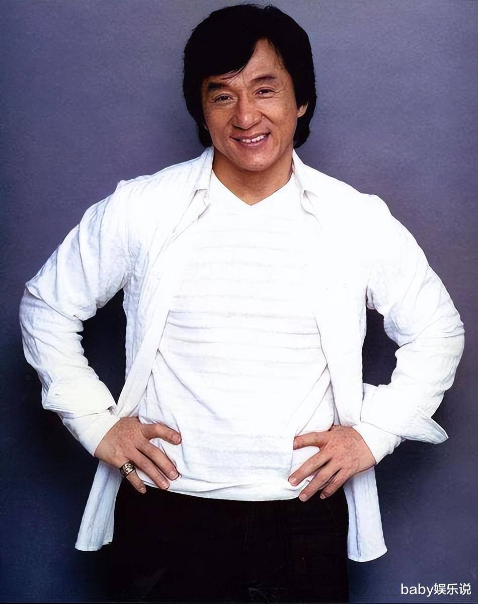 2008年,娱乐圈传出新消息,成龙的父亲因病在香港离去,终年93岁,不少人