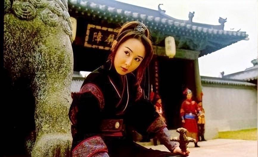 "拿督夫人"胡静:被亿万富豪追三年,打败杨紫琼嫁豪门却穿地摊货