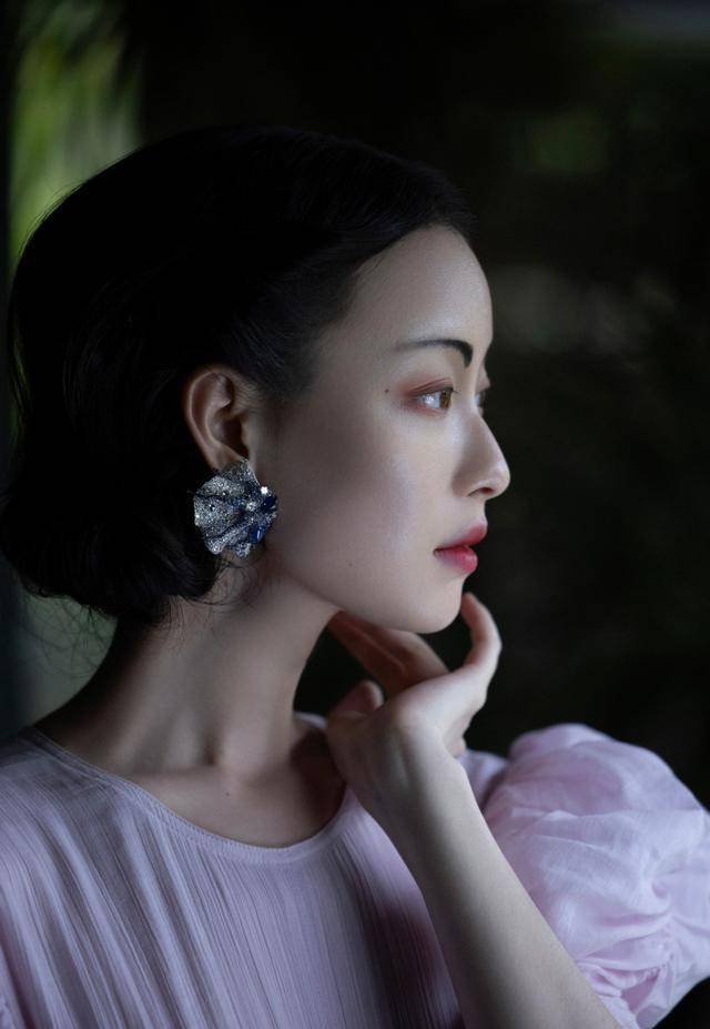 倪妮:清理了衣橱,更喜欢卸妆的自己_造型_因为_表演