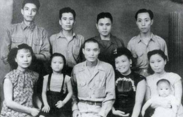 沈醉30年后重逢前妻,回家后却丧魂落魄,妻子嘲笑:总算死心了_陈爱_粟