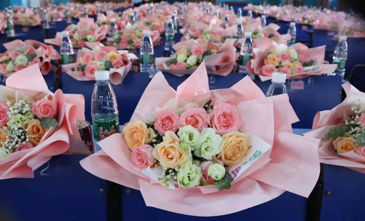 第二小学召开庆祝第39个教师节暨优秀教师表彰大会_黄贤纳_年级_舞蹈