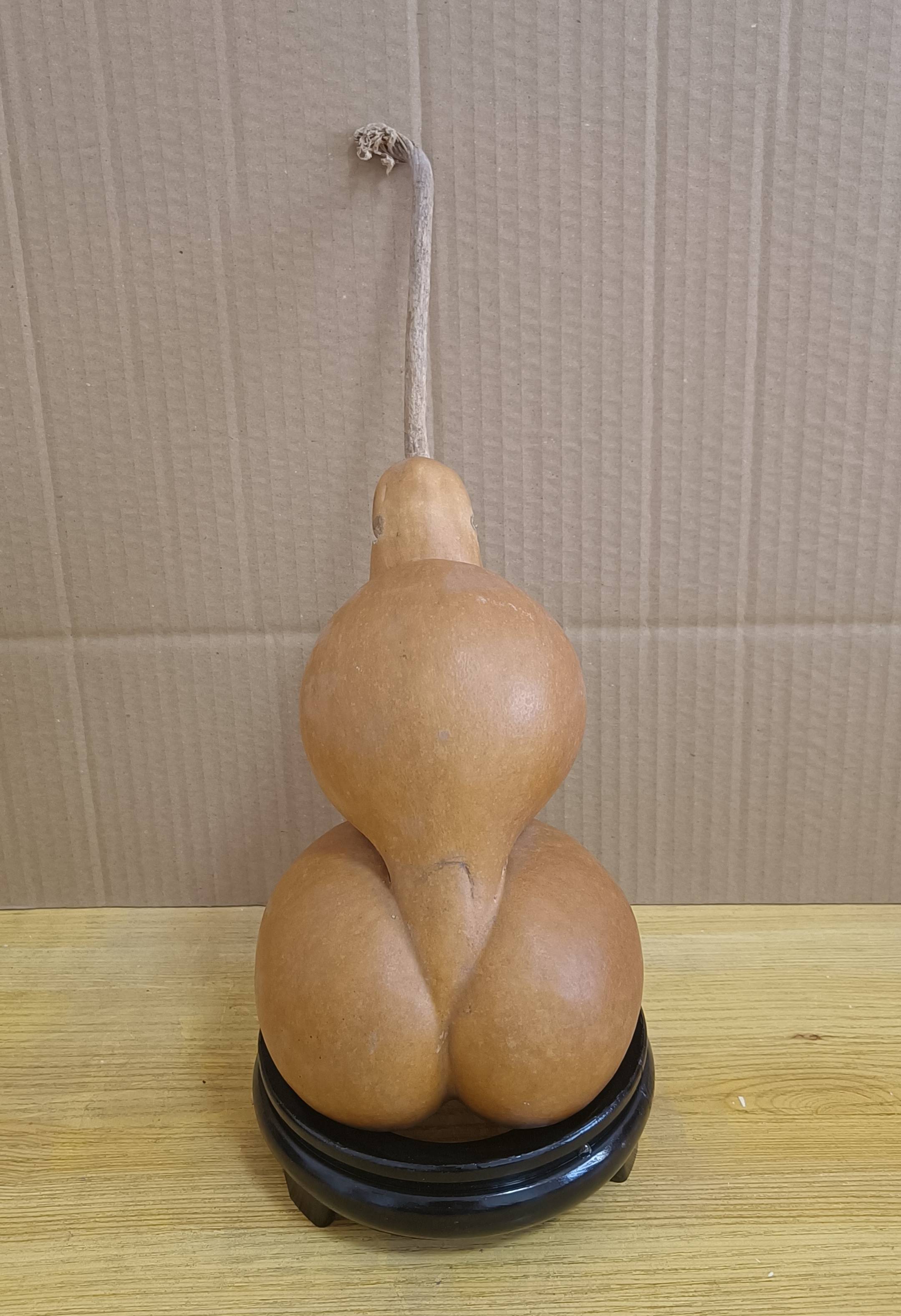 2014年,宋梦克开始了学习葫芦种植技术和绘画,雕刻, 勒扎,火烩,馆结