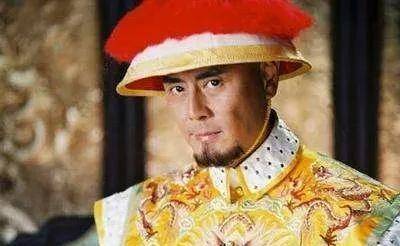 演绎的挺不错,张铁林的《还珠格格》中饰演的乾隆,张丰毅饰演的嬴政