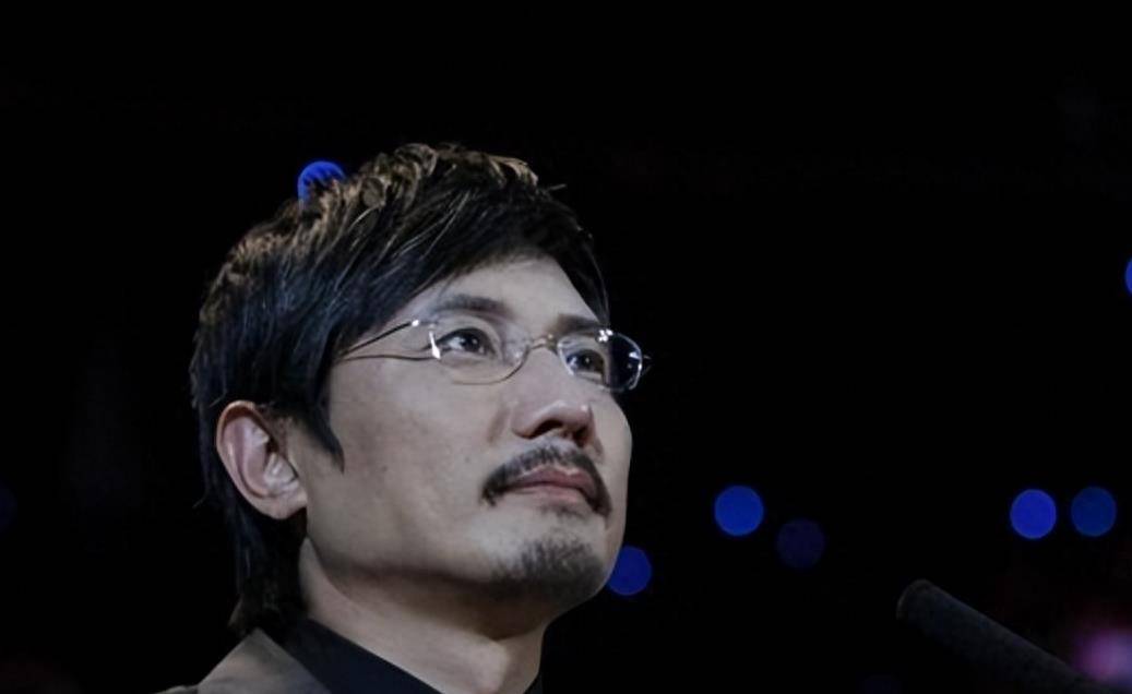 包小柏56岁中年丧女,将女儿骨灰制成项链,每日佩戴悲观厌世!