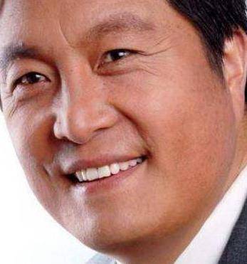 国家一级演员王卫国,回家祭祖,却发现自己肖像竟被印在冥币上_表演