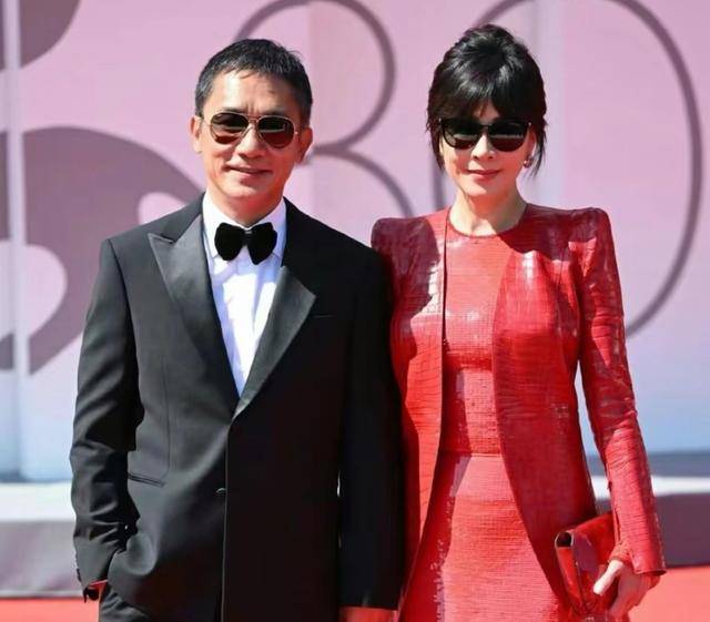 第一时间约见友人,晒照张叔平比梁朝伟显年轻_王家卫_挚友_感情