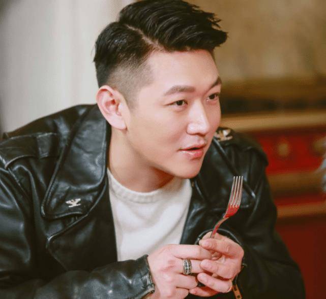 《天天向上》出名,如今成成网红卖泡面,近况令人堪忧_田源_汪涵_天天