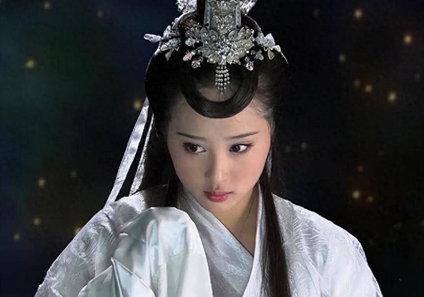 在当年这部剧播出时,小编一直以为李欣汝的长相就是剧中的那样,林无敌
