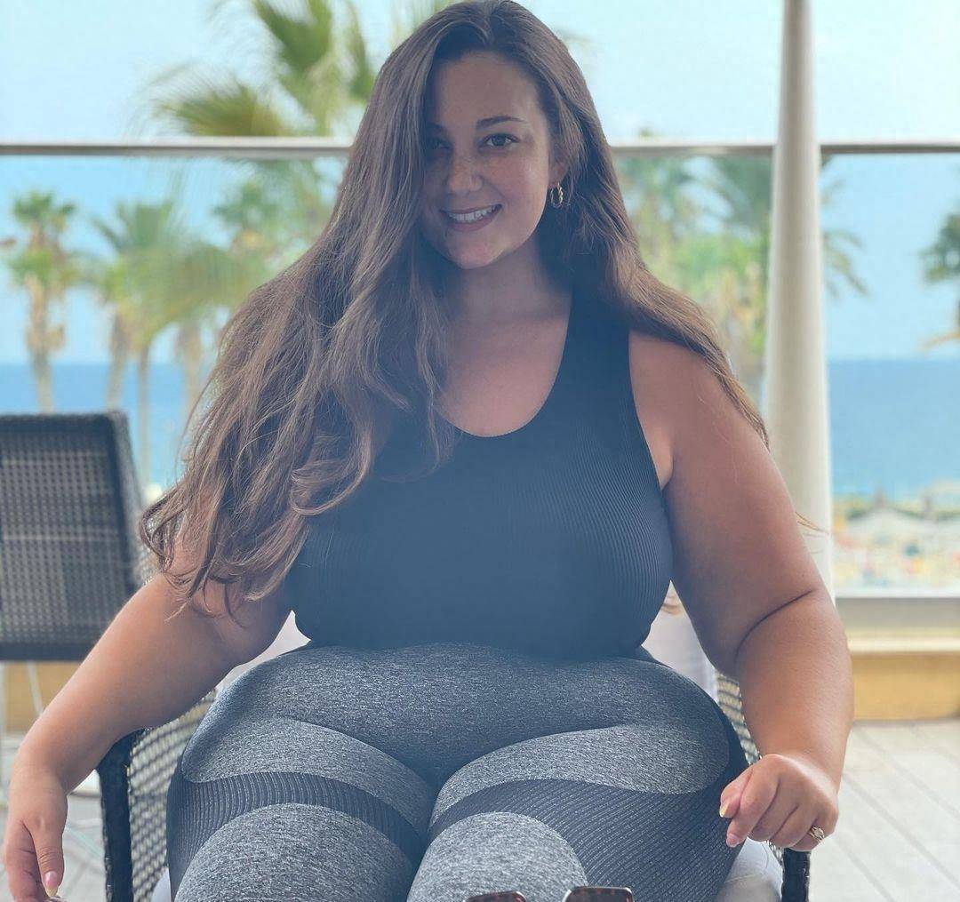 英国混血大码模特以积极自爱的态度征服时尚界_琼斯_小姐_身体