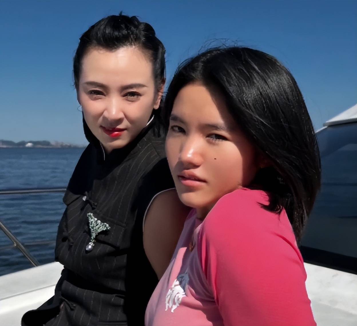 李勒优首次去上海,住1晚花2500元,两眼放光被震撼,立人生目标_崔晋