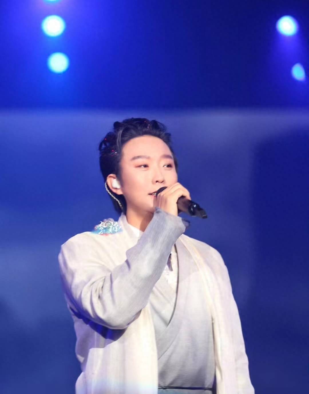 这些嘉宾分别是周深,汪苏泷,李玉刚,董宝石,刘维,金晨,费翔,夏雨