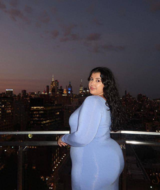 美国大码模特:maddie·touma_社交_媒体_外表