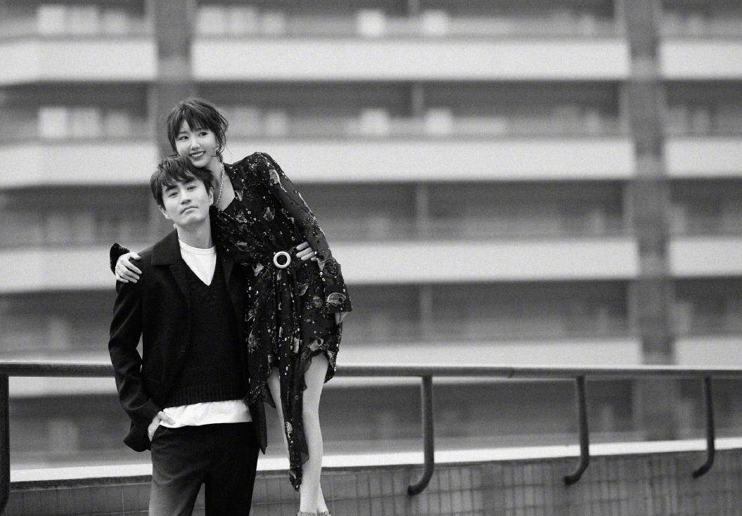 毛晓彤杨玏二搭主演《一年之痒》,写真照狂撒糖,网友反应笑喷了_电影