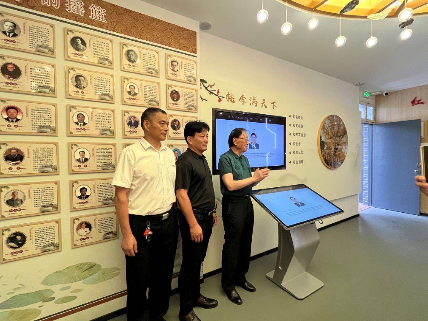 范光陵阔别半个世纪回到母校安徽桐城中学_演讲_校园_办学