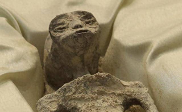 “墨西哥”真是外星人？墨西哥国会揭晓两具非人类尸体化石：1000年历史