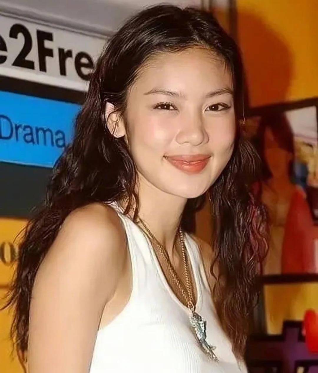 乐基儿向媒体证实,自己性格比较豁达,已经与第二任丈夫_婚姻_生活_朱