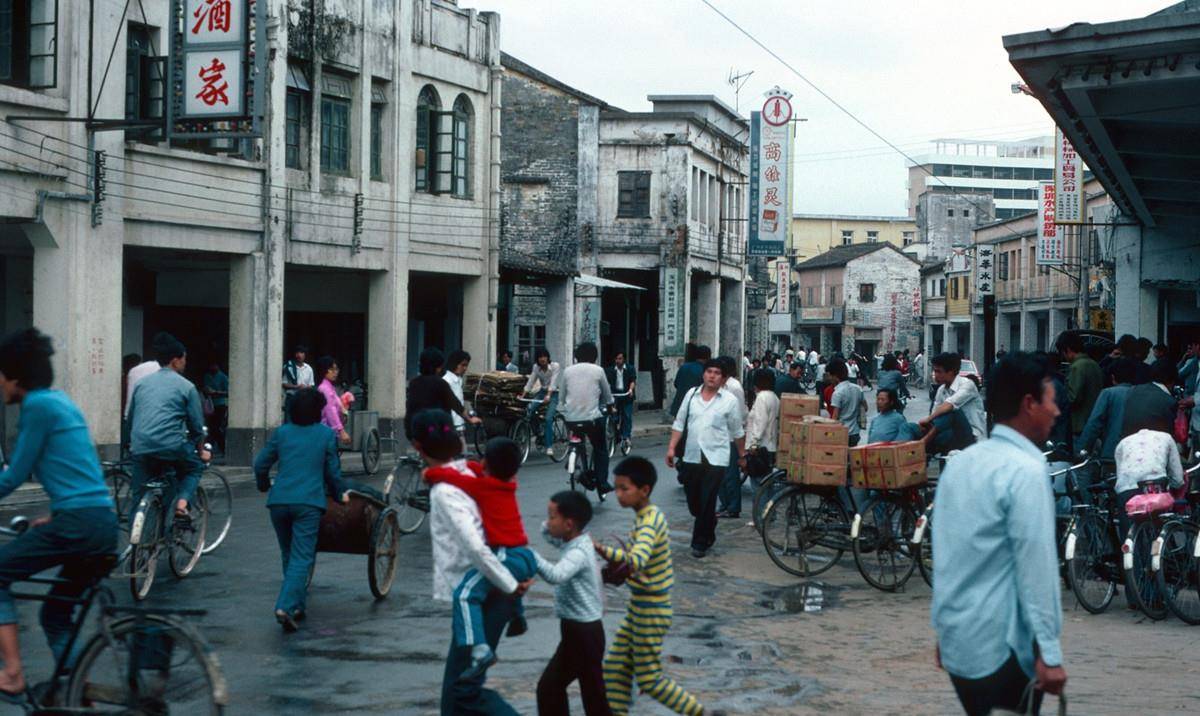 老照片:1984年的深圳,发展刚刚起步,看起来还像一座小县城_街景_珠江
