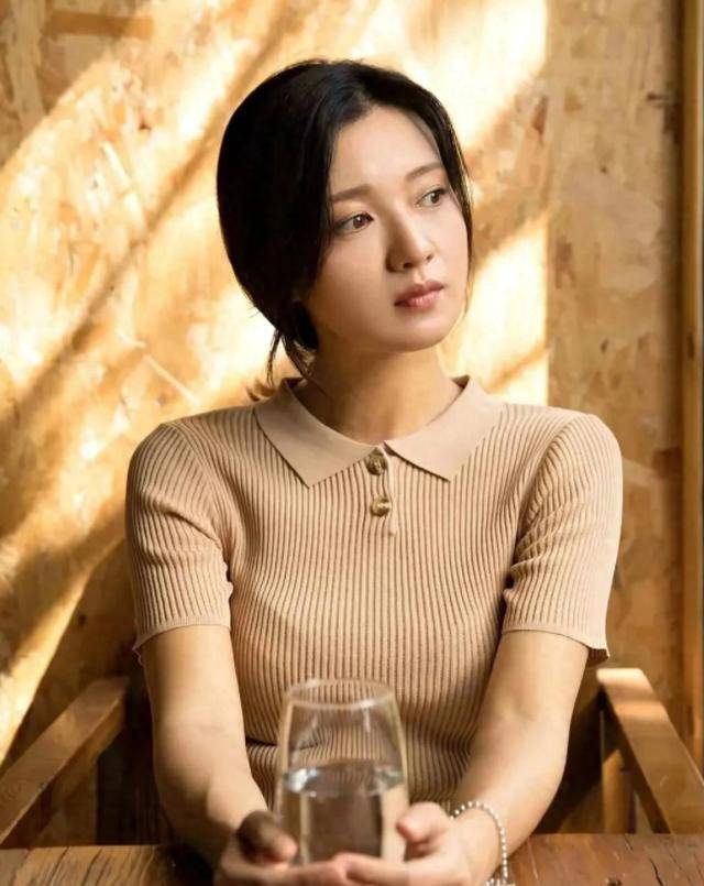 傅晶的状态依旧很是好真的可以说是大乌龙了导致两人被传是夫妻因为矢