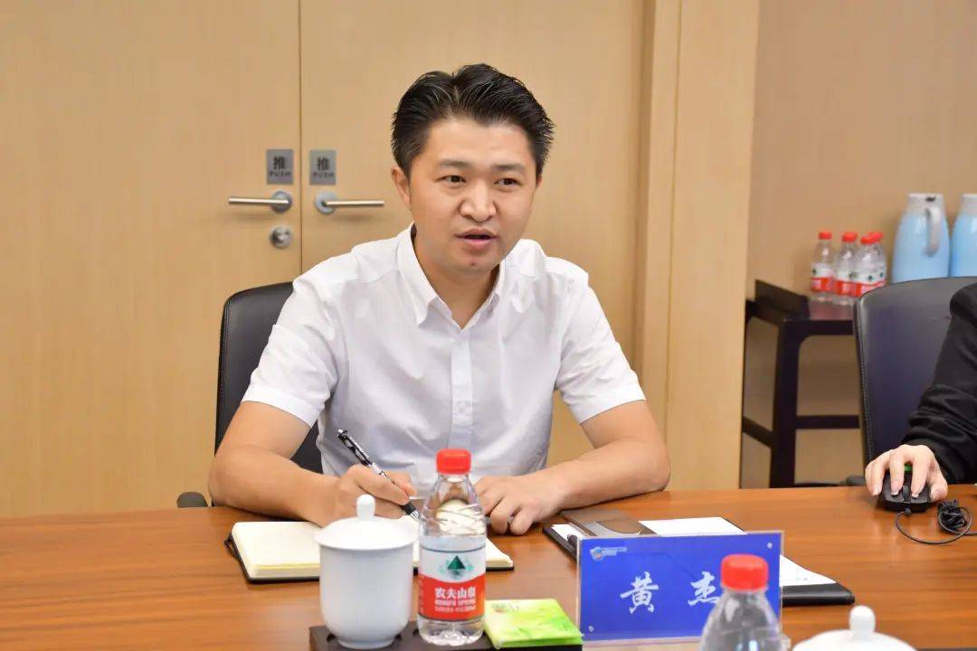 最后,黄杰秘书长详细介绍了我会的设立背景,发展现状和服务体系,并