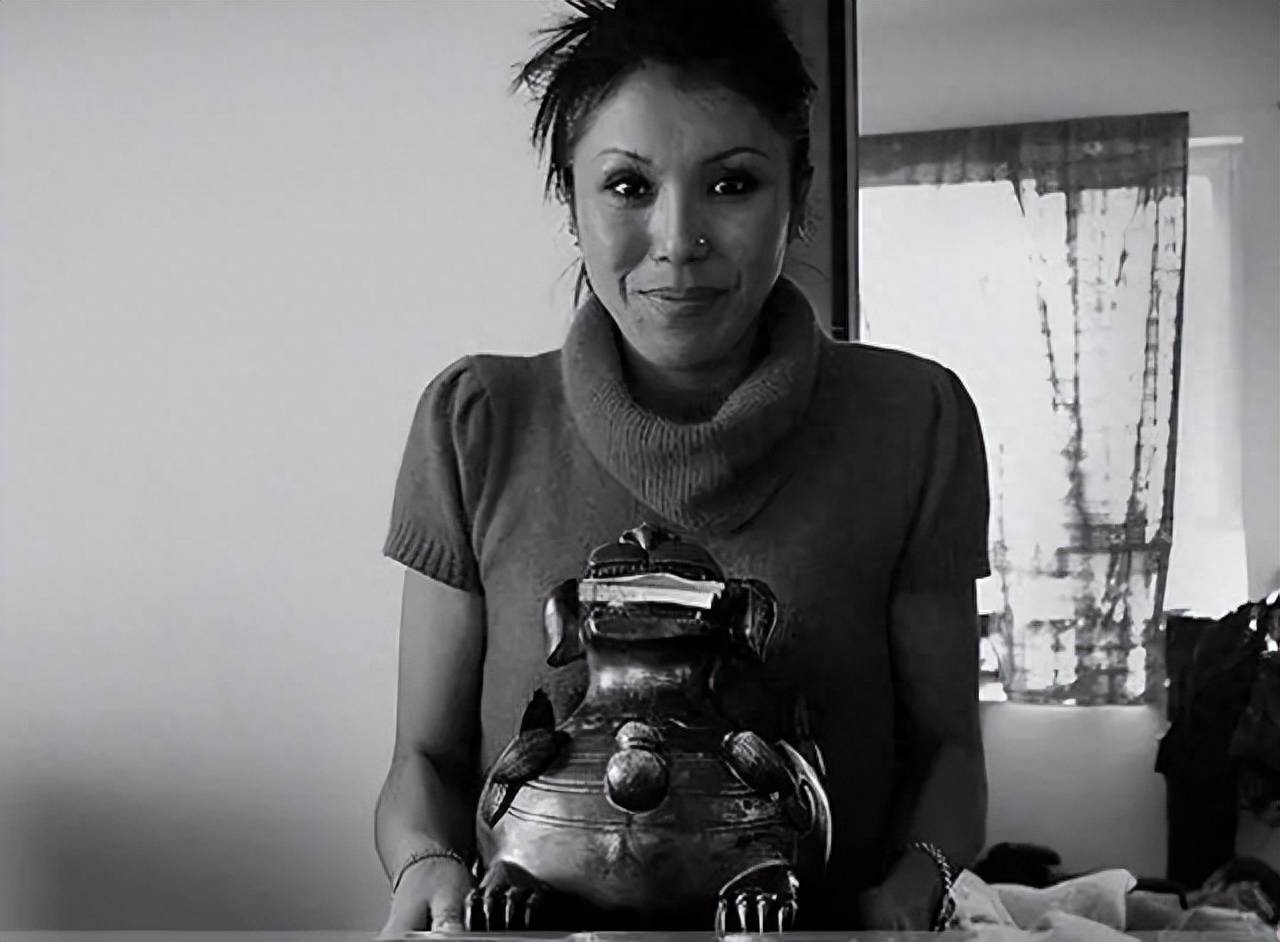 17岁被性侵,30岁做老鸨,50岁嫁给著名导演,她是如何攀上了高枝_徐童