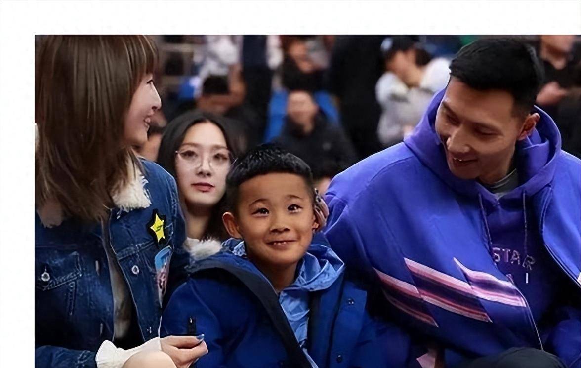 易建联一家四口,儿子聪慧天赋!女子长腿抢眼_篮球界_家庭_故事