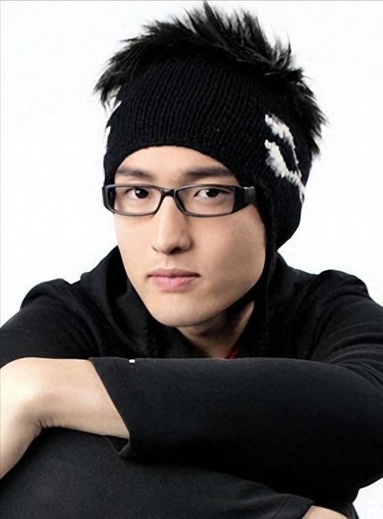 从搞笑角色到演诈骗犯,转型成功的王传君,背后离不开爱她的女子