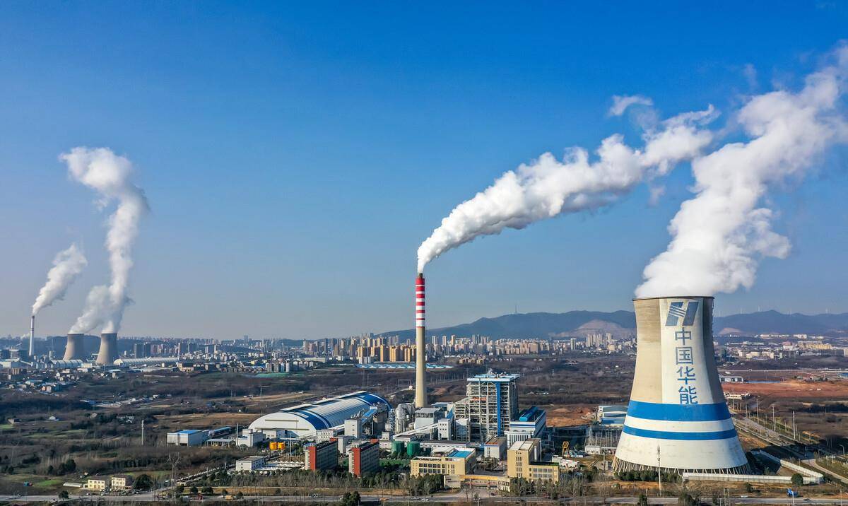 华能荆门热电厂会战的部分物资由武汉经铁路运往荆门.