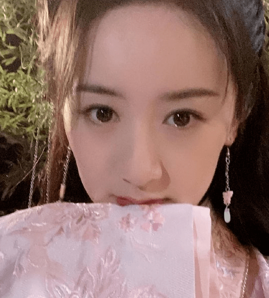 从一开始的范冰冰,邓伦到现在的宋祖儿,袁冰妍,他们大都抱着侥幸心理