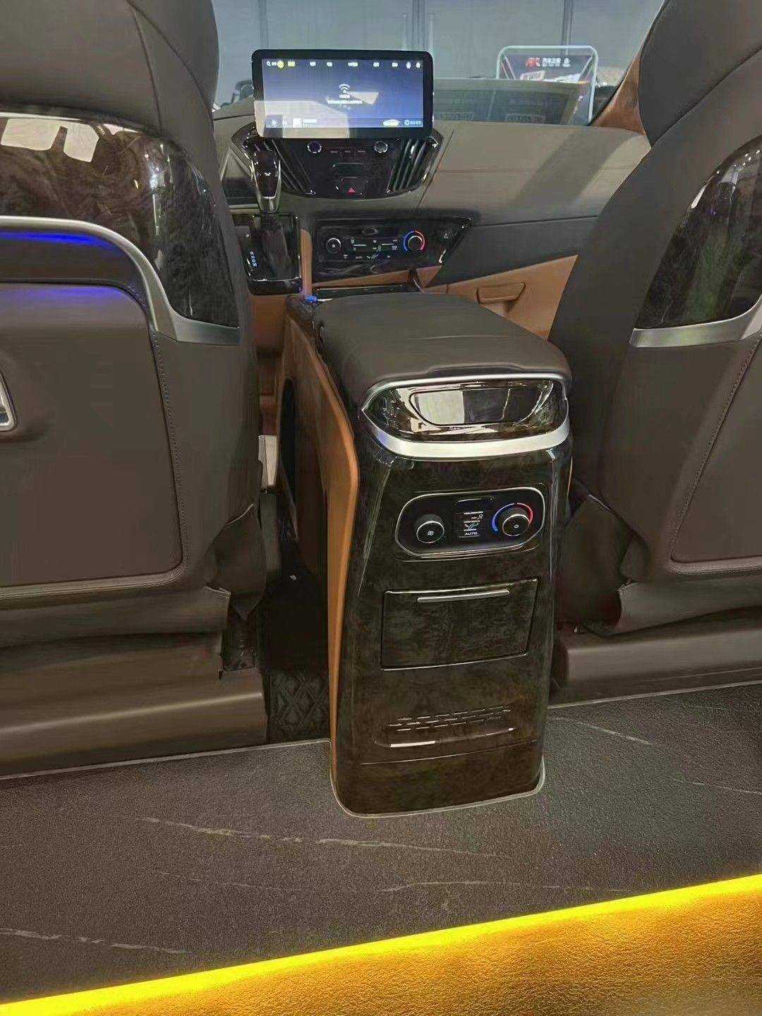 2023新款全顺/途睿欧扶手箱中央扶手箱-厂家扶手箱冰箱通用扶手箱