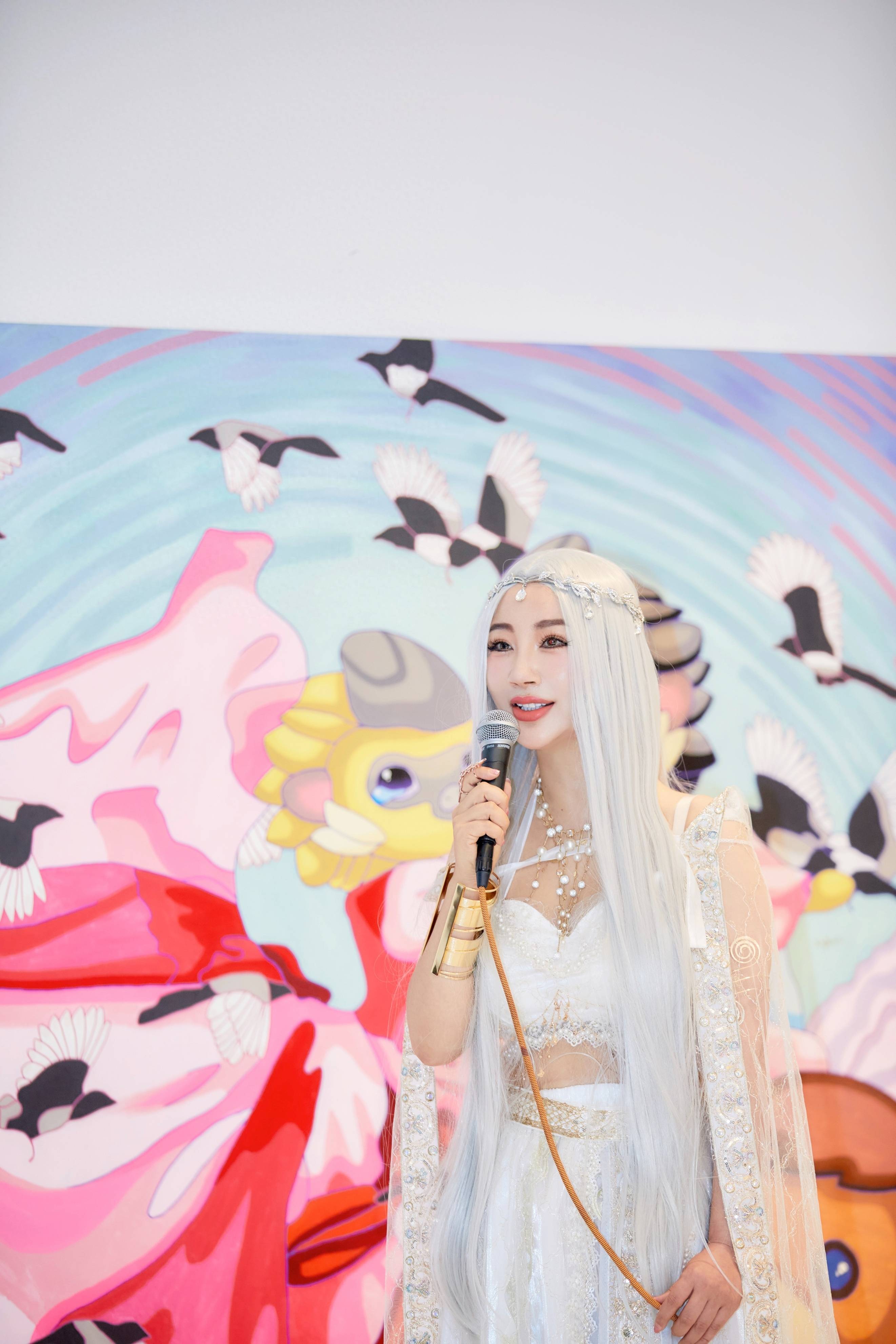 x不可替代"个展开幕 感受艺术与爱的不可替代_爱情_北京王府井_主题