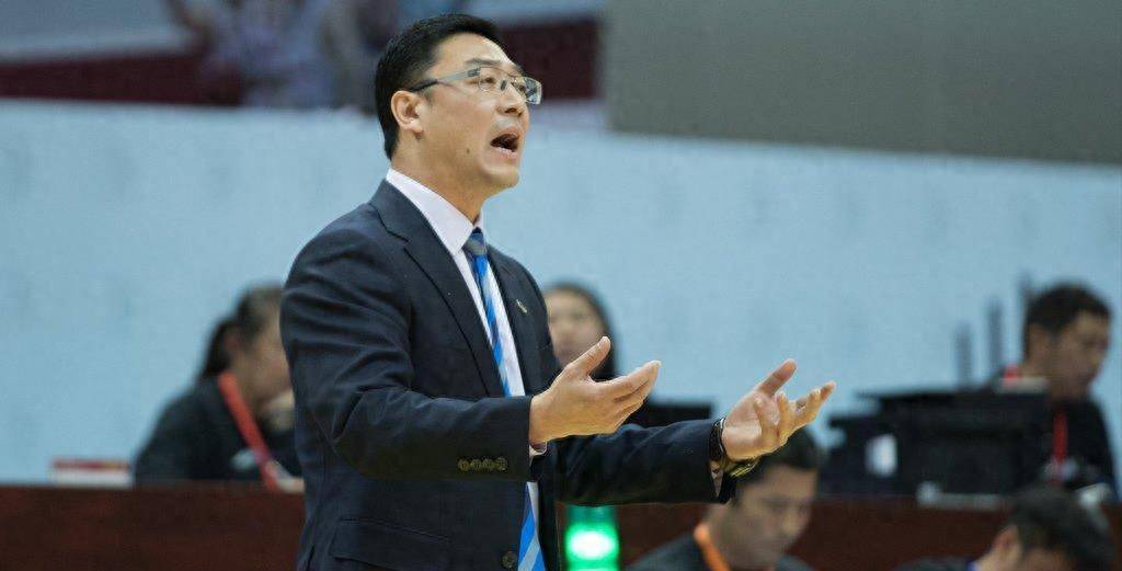 辽宁籍少帅被扶正,成为主教练_刘鹏_李秋平_李春江