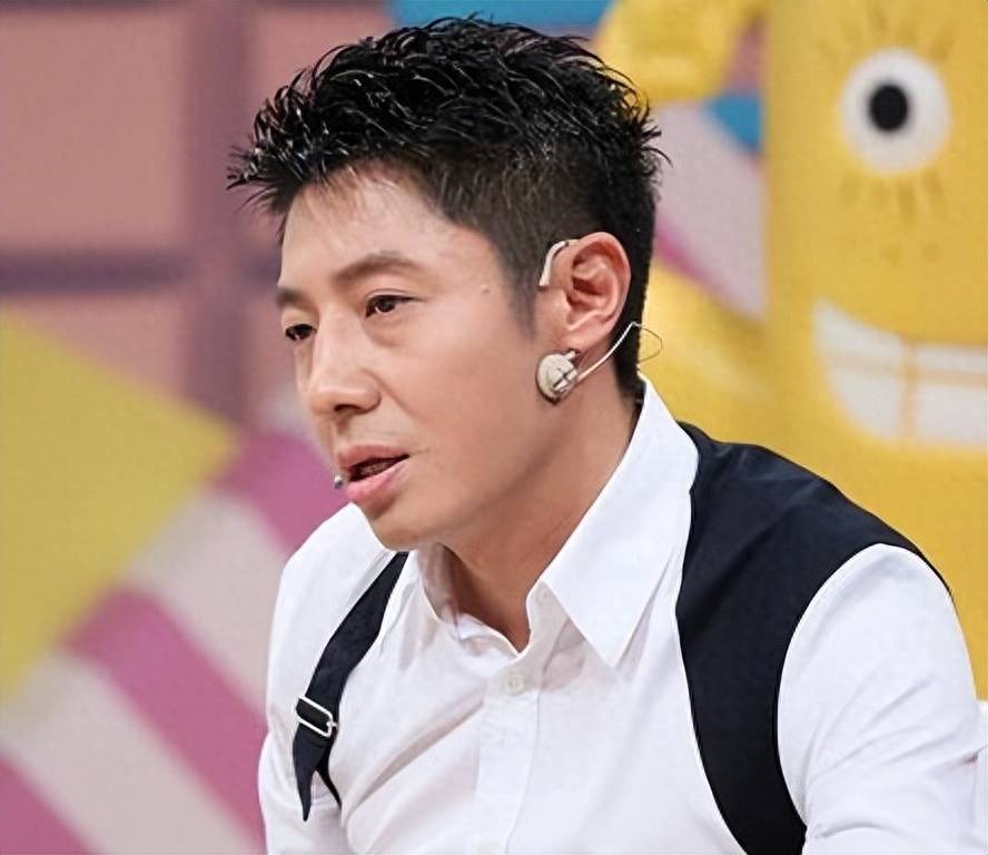 他被称为毒舌主持人,曾是撒贝宁的搭档,如今48岁沦为网综主持人_节目