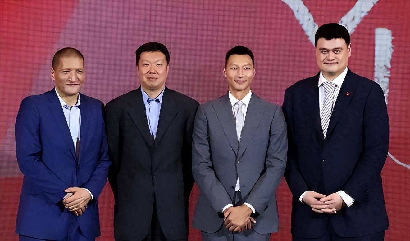 杜锋朱芳雨为何不出席易建联退役发布会?球迷:太不给面子了!