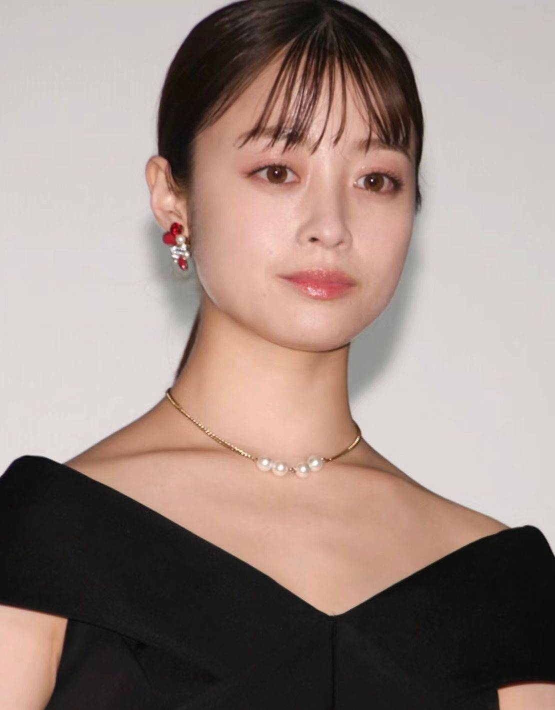 我对"大饼脸"的偏见,看到她们后改变了!时髦洋气还有高级感