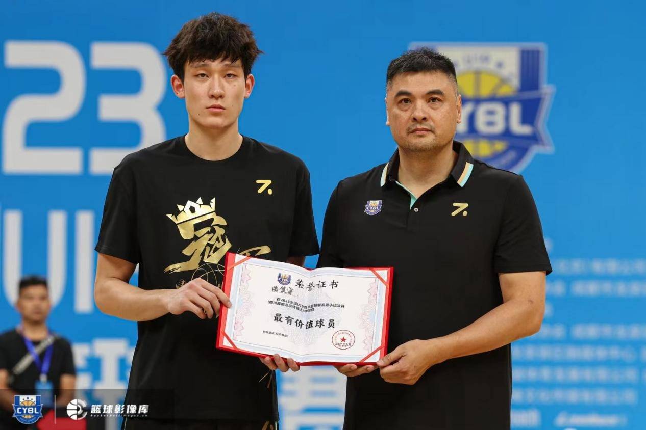 一夜双冠 新疆飞虎希望满满迎接新赛季_青年队_防守_联赛
