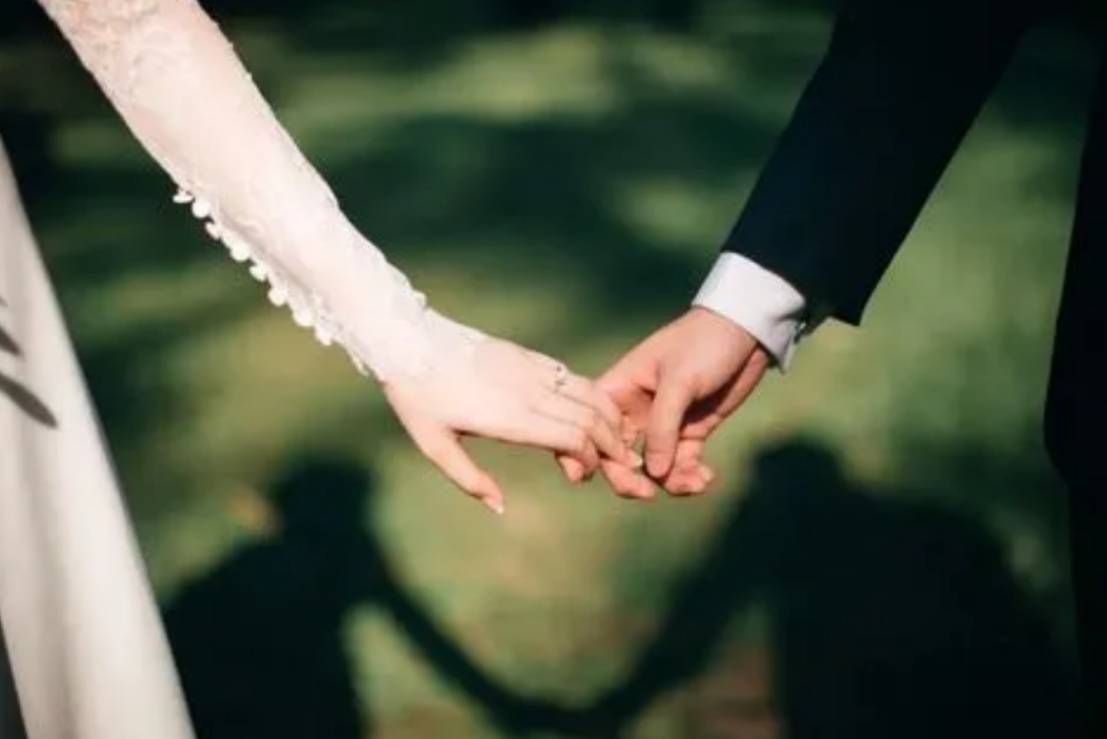 重庆:悍妇离婚向前夫表示"有缘再见",知情人:大哥委屈了19年_婚姻