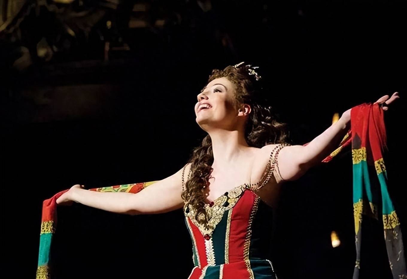 一场音乐剧为你演绎英国女王的整个生平,了解音乐与文化的联系