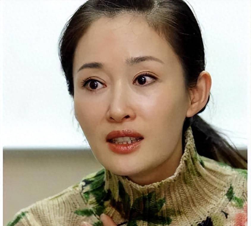 在外曹华益是一个雷厉风行的公司老板,在内是一个时刻听妻子话的好