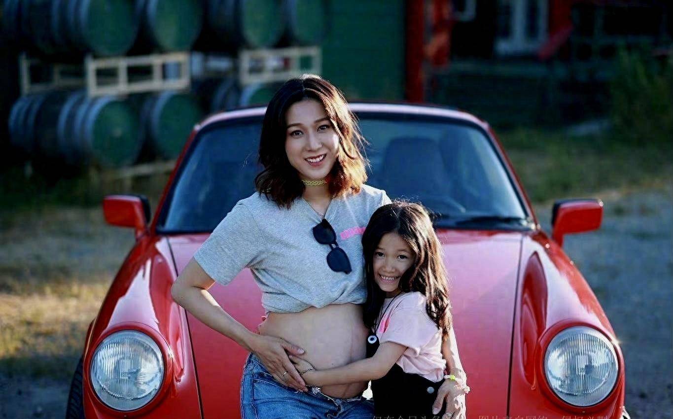 前tvb当家花旦官宣怀上第三胎,即将生产,但身材依然丰满_钟嘉欣_家庭