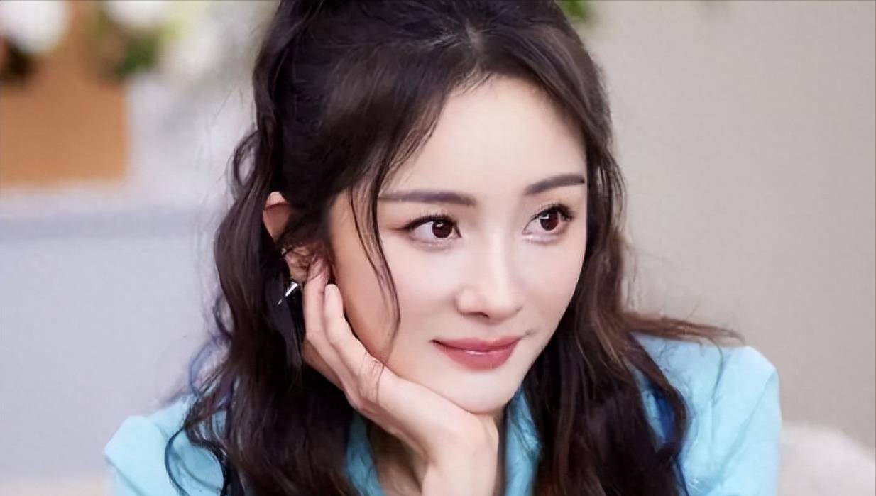 我们都知道,作为一个女明星,她必须严格控制自己的饮食量,对自己的