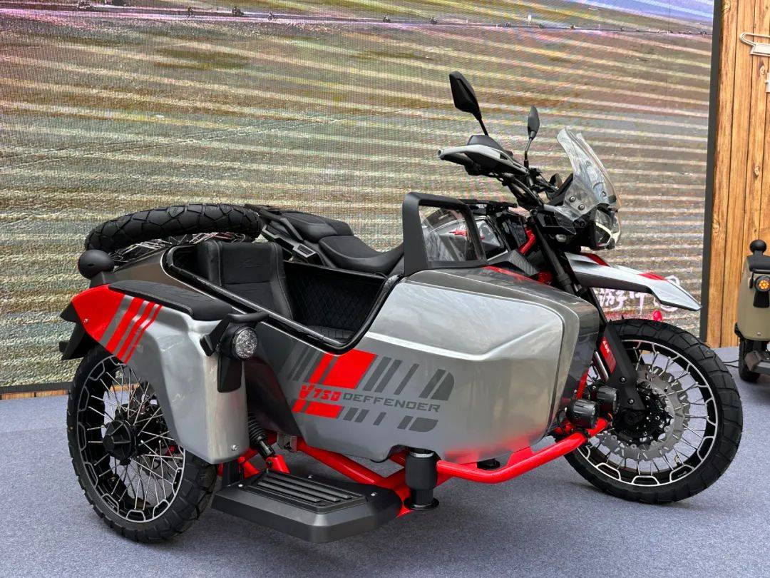 v缸轴传动,电子油门空气悬挂,三通道abs tc,国产挎子新高度_搜狐汽车