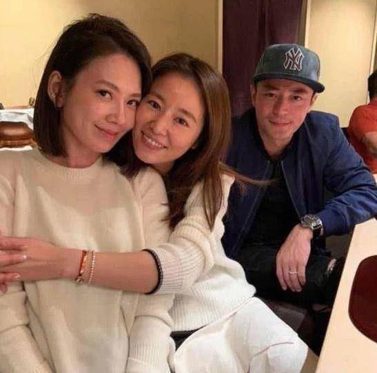 当年饰演"紫薇"的林心如,而且好友众多,生活也可以说是过得十分幸福.