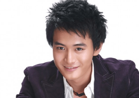 他是"容嬷嬷"的"儿子":出道多年一直不火,女子却一炮而红_李明启_王雨