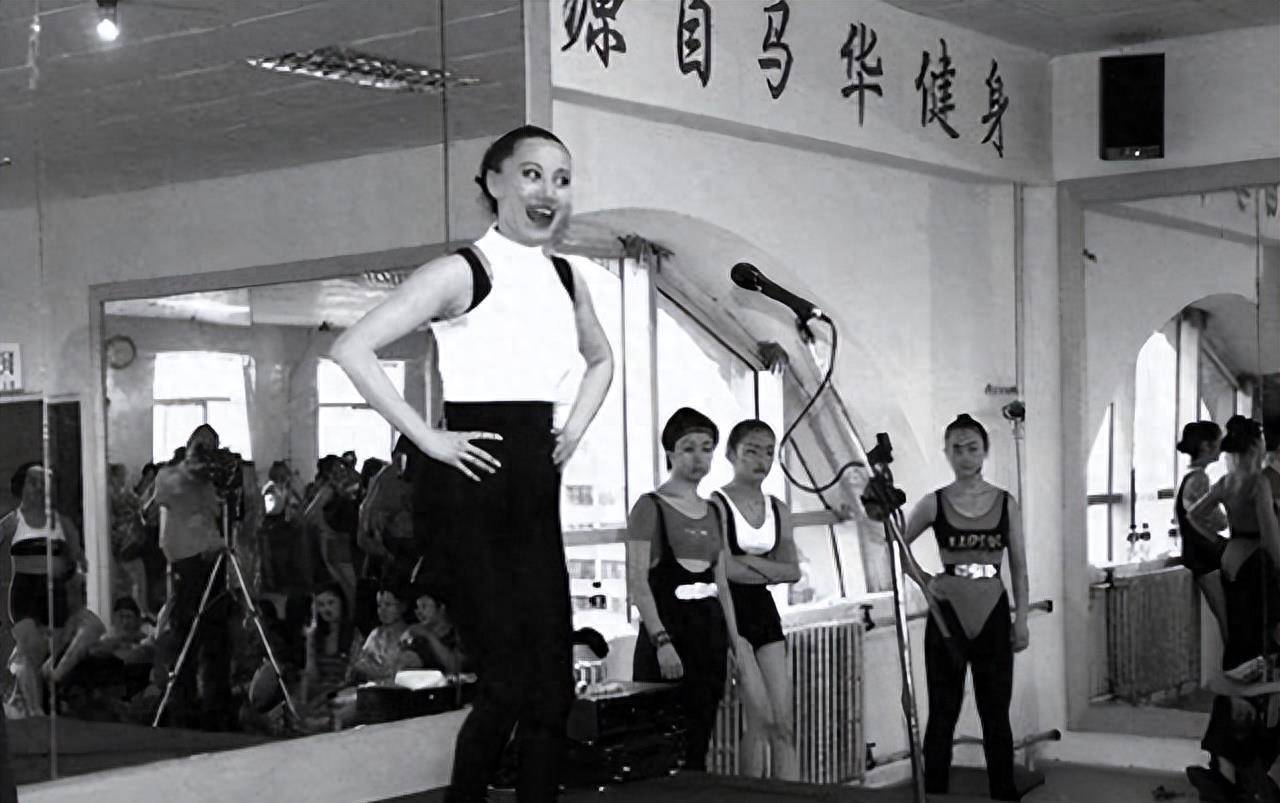 2001年,41岁的健美女王马华突然去世,她生前身上有大片红紫色斑点
