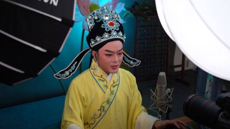 直播间里的越剧大师:身处斗室,心在四方_范邵平_嘉定区_戏曲