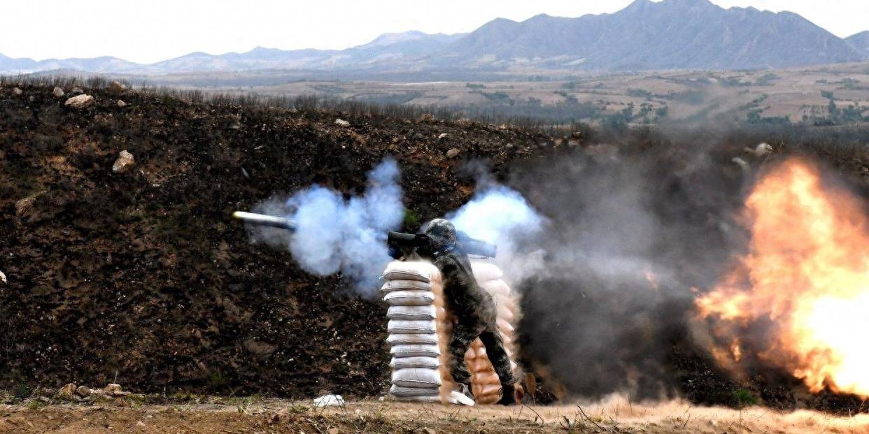 从58式到02式喷火器,解放军喷火器发展70年,清扫战壕堡垒的利器_作战