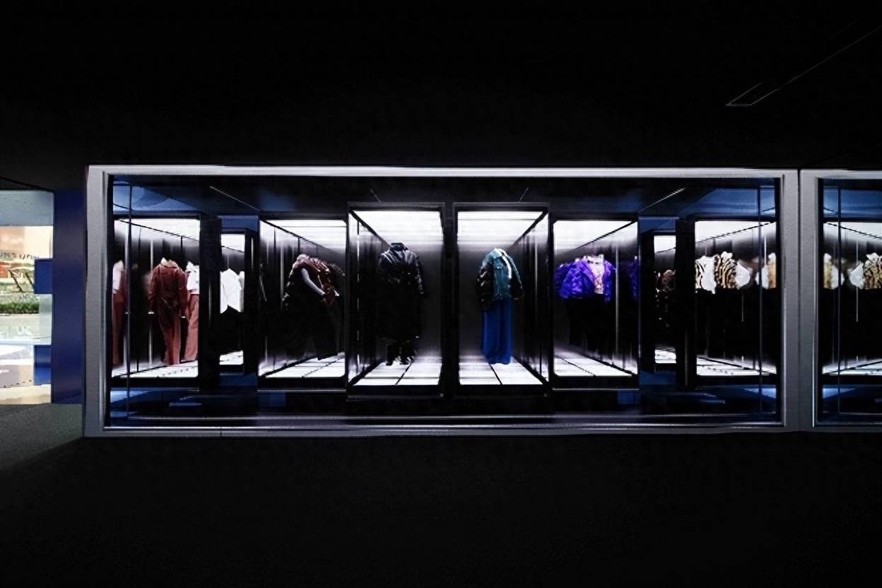 urban revivo数字艺术展成都站:用数字艺术,诠释时尚潮流新风_空间