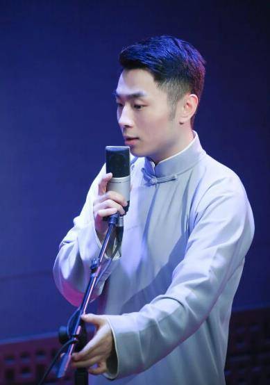 被郭德纲选中力捧,或将代替秦霄贤成为团宠,张九南终于被看到_相声